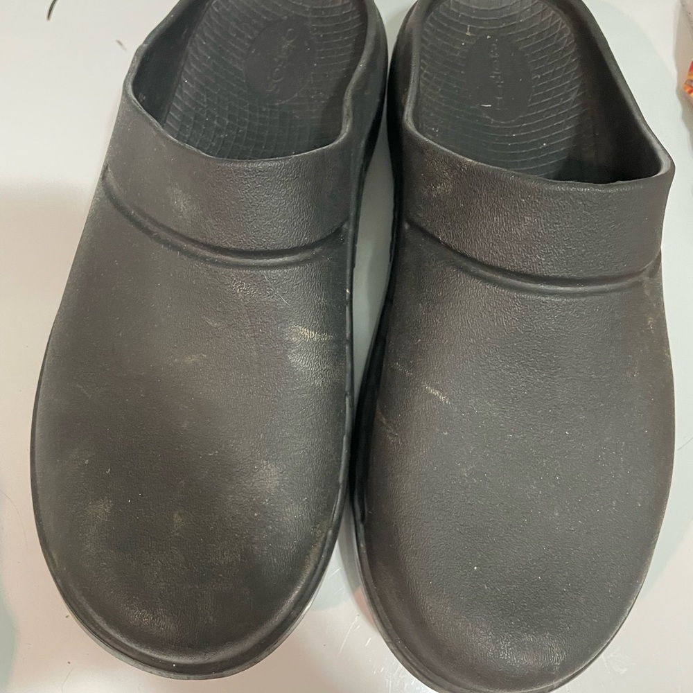 OOFOS Men's Black Slip-On Loafers
